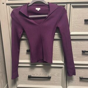 Beautiful ladies shirt by XOXO size M fits like a S. Look at photos for pattern.